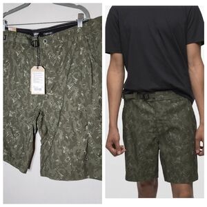 NWT Prana Stretch Zion Hybrid Short ll. Evergreen camo. Size 40. 12" inseam.